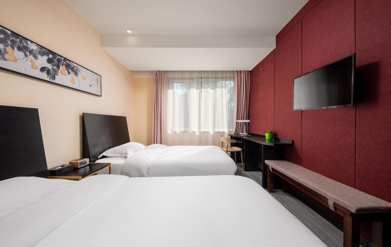 Spring Time Hostel--Nearby Tiananmen Square & Forbidden City & Wangfujing Street & Line 5,6 Subway Nearby,Free Wifi Пекин Екстериор снимка