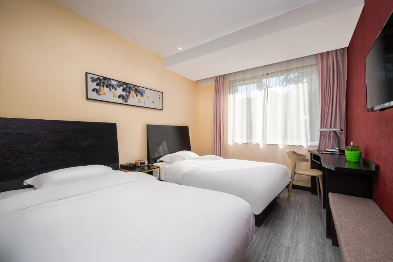 Spring Time Hostel--Nearby Tiananmen Square & Forbidden City & Wangfujing Street & Line 5,6 Subway Nearby,Free Wifi Пекин Екстериор снимка