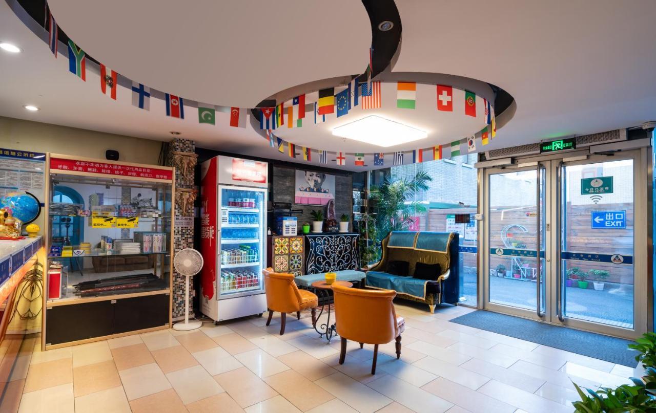 Spring Time Hostel--Nearby Tiananmen Square & Forbidden City & Wangfujing Street & Line 5,6 Subway Nearby,Free Wifi Пекин Екстериор снимка